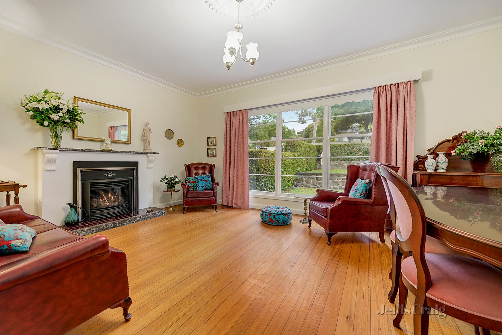 35 Burnett Street, Mitcham image 2