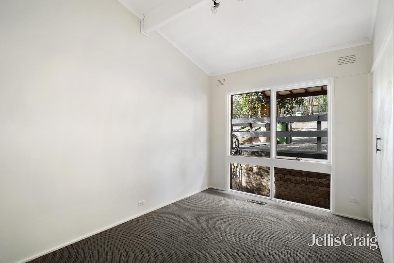 35 Cairns Street, Greensborough image 11