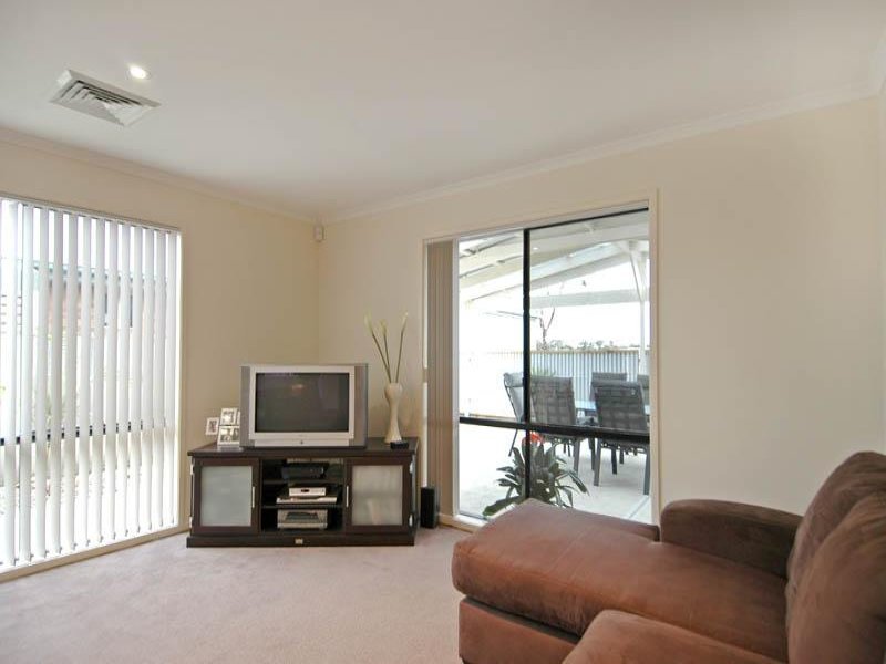 35 Carbine Drive, St Albans Park image 3