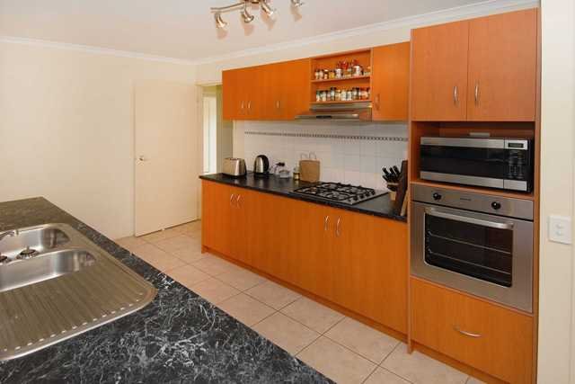 35 Carbine Drive, St Albans Park image 4