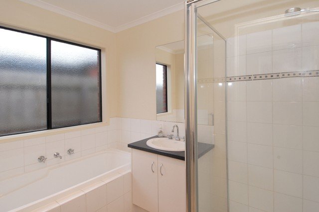35 Carbine Drive, St Albans Park image 6