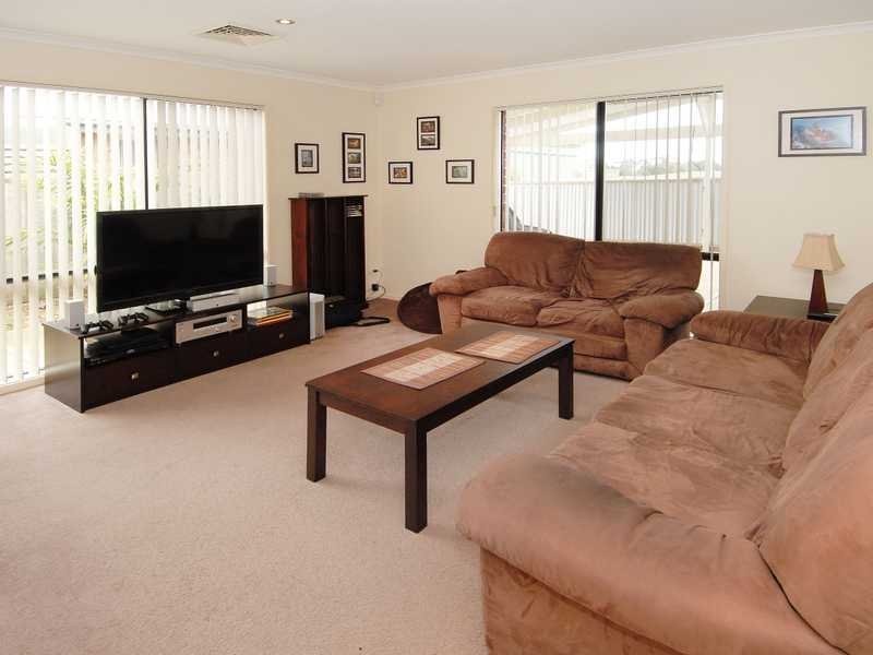 35 Carbine Drive, St Albans Park image 2