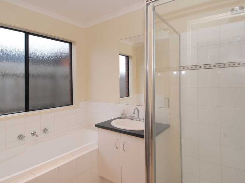 35 Carbine Drive, St Albans Park image 5