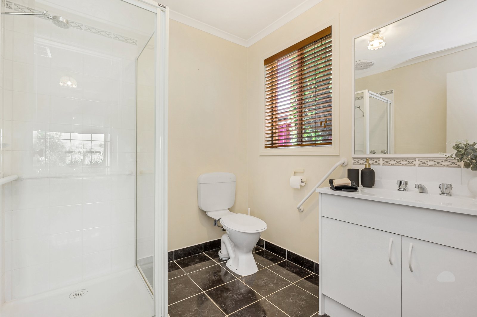 Property Gallery Thumbnail 7