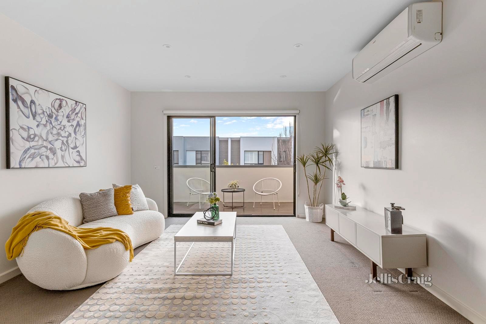 35 Charlton Avenue, Cheltenham image 1
