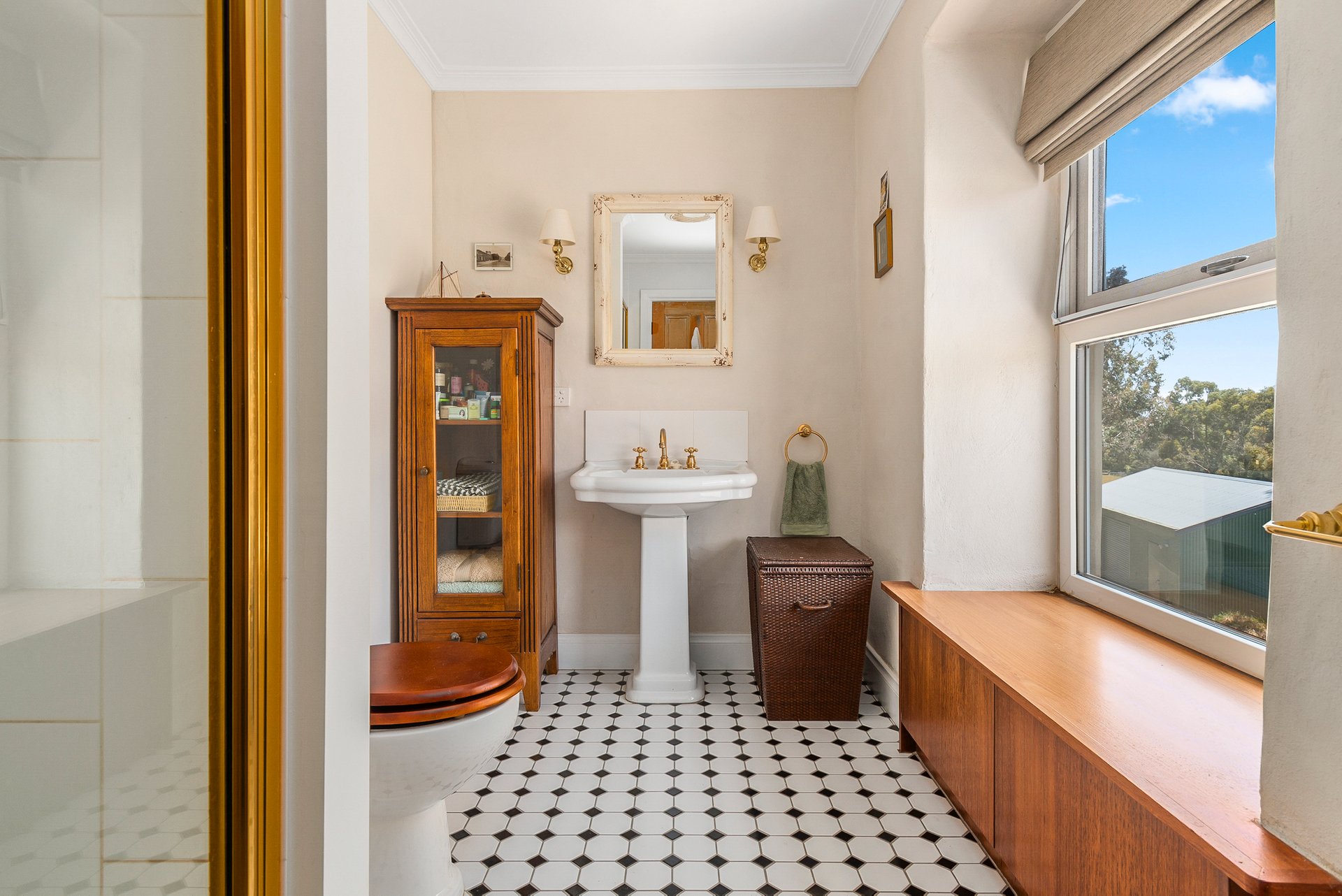 Property Gallery Thumbnail 11