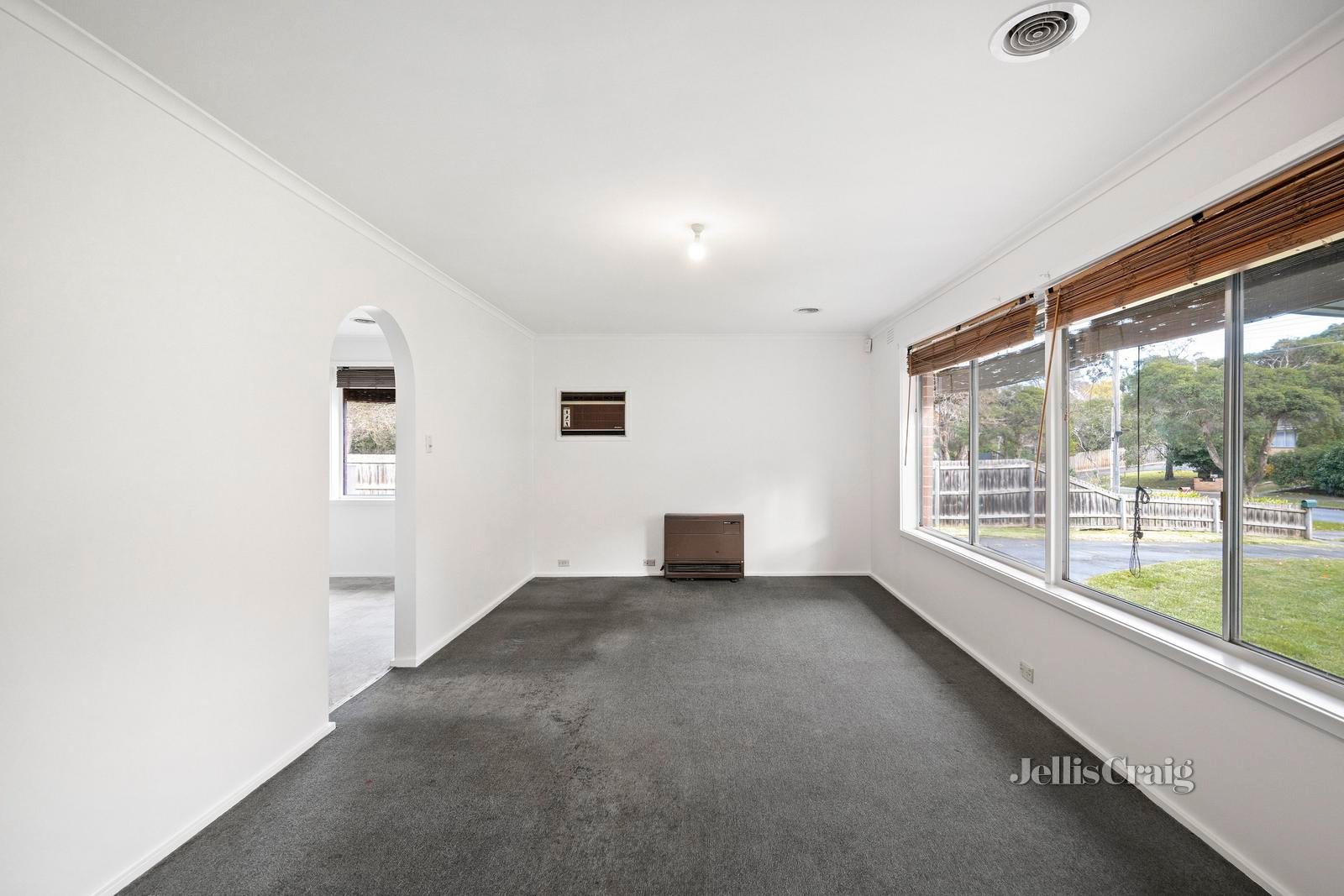 35 Croydondale Drive, Mooroolbark image 2