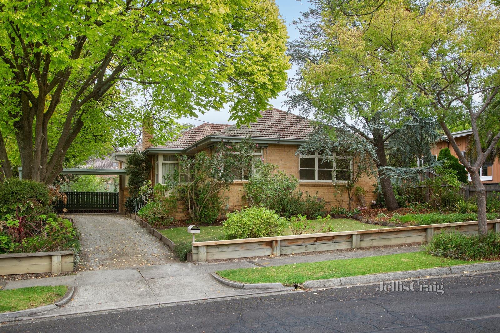 35 Diana Drive, Blackburn North image 1