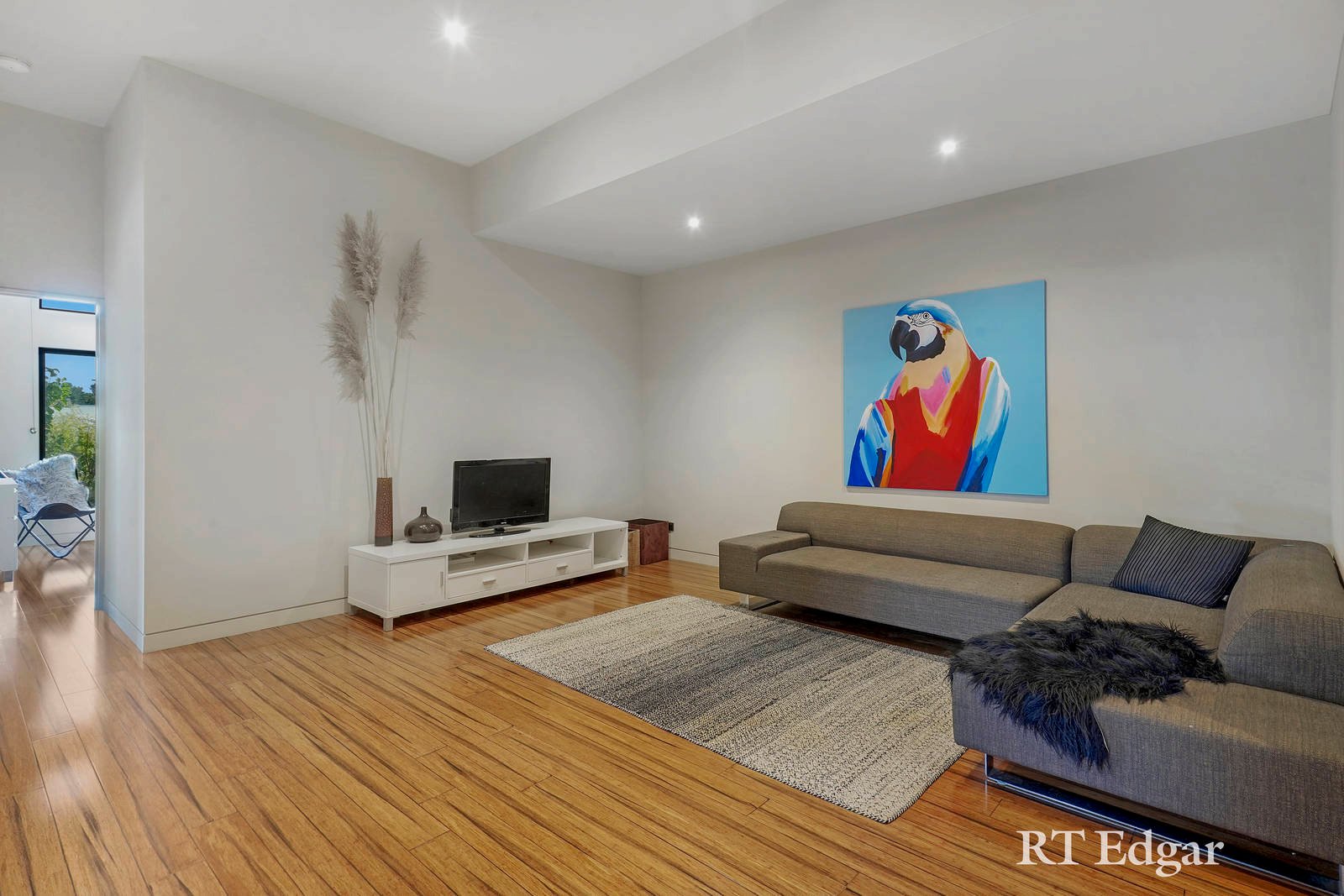 Property Gallery Thumbnail 9