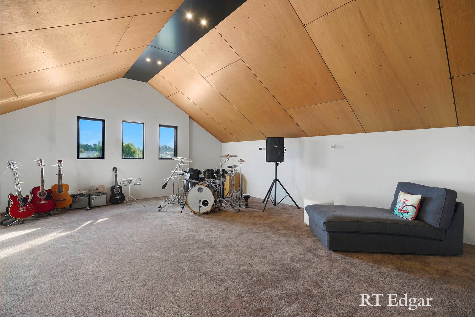 Property Gallery Thumbnail 12