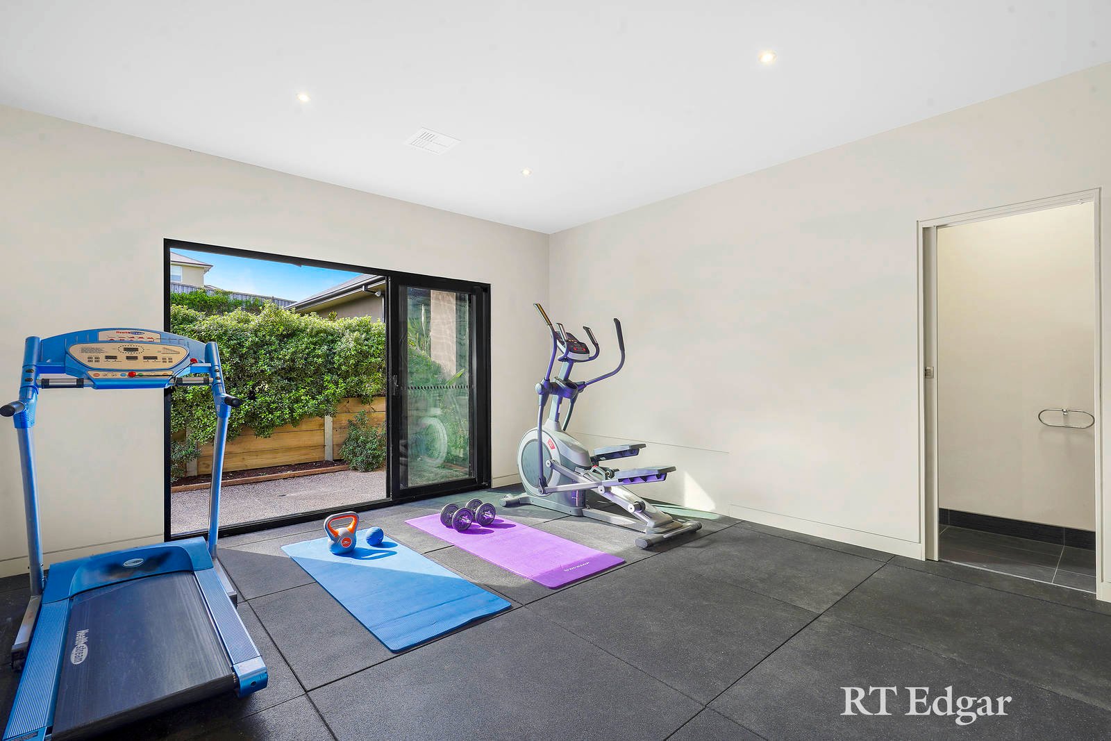 Property Gallery Thumbnail 16
