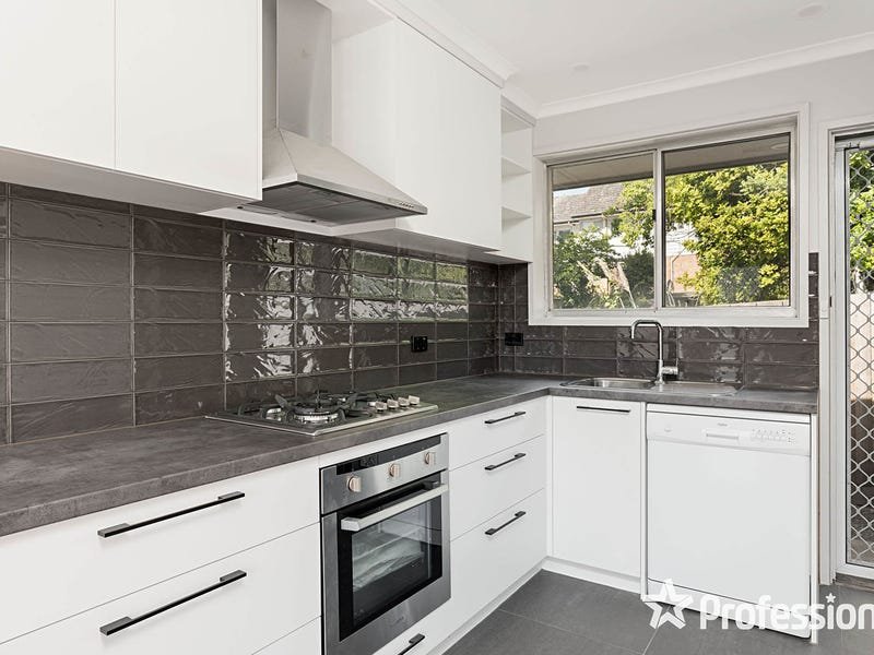 3/5 Felix Grove, Mooroolbark image 1