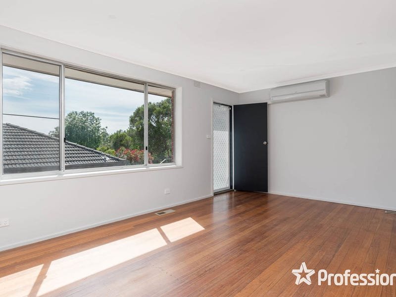 3/5 Felix Grove, Mooroolbark image 2