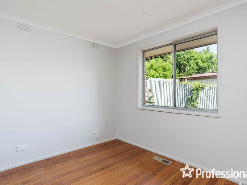 3/5 Felix Grove, Mooroolbark image 6