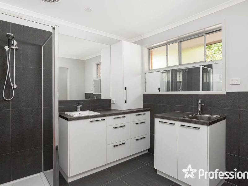 3/5 Felix Grove, Mooroolbark image 7