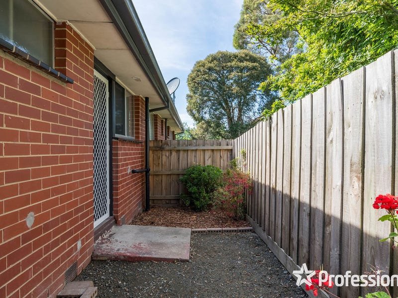 3/5 Felix Grove, Mooroolbark image 8