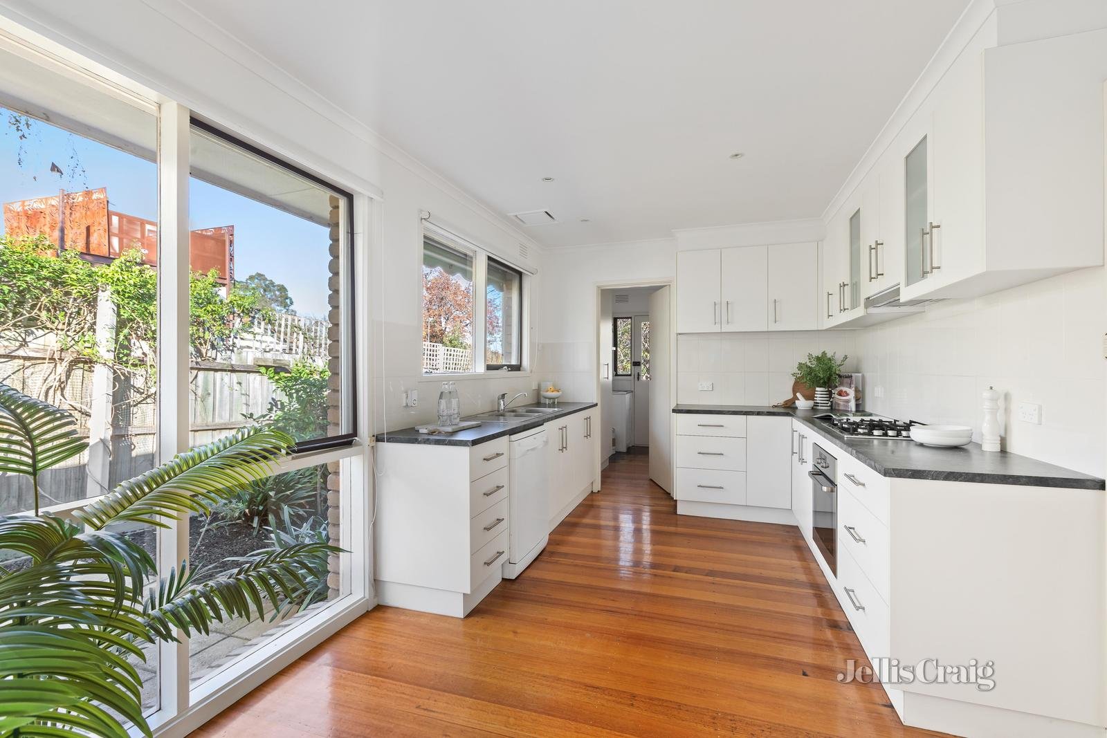 3/5 Florence Road, Surrey Hills image 4