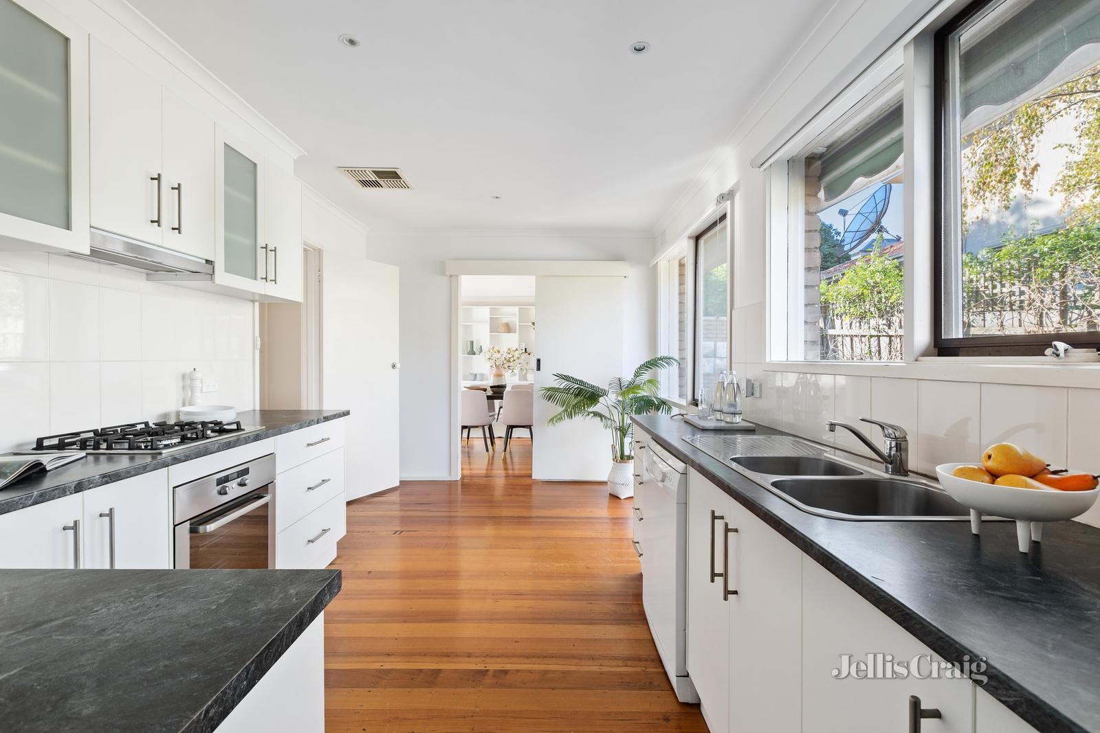 3/5 Florence Road, Surrey Hills image 5