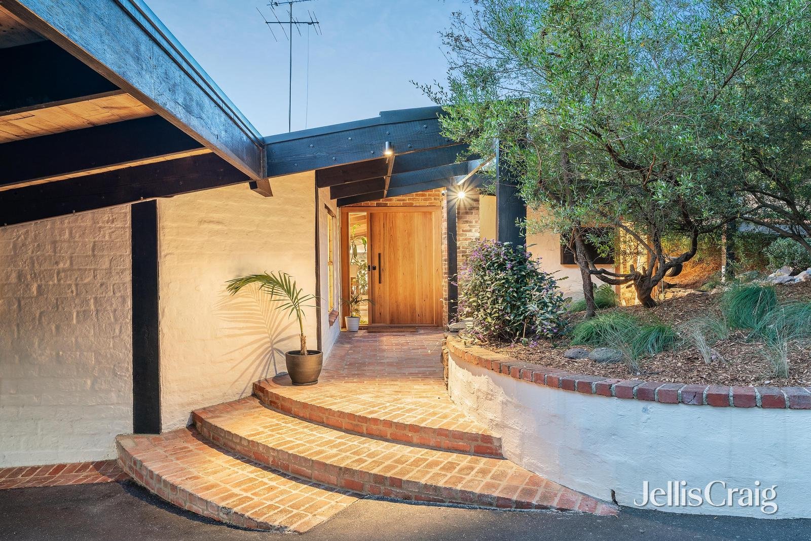 35 Floriston Grove, Eltham image 2