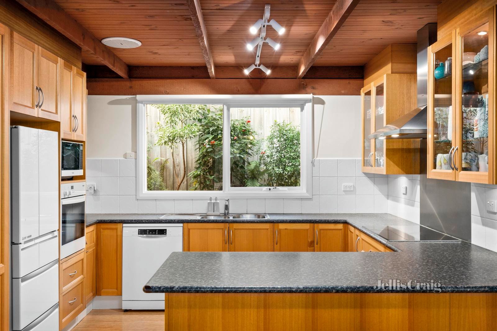 35 Glenwood Drive, Croydon image 6