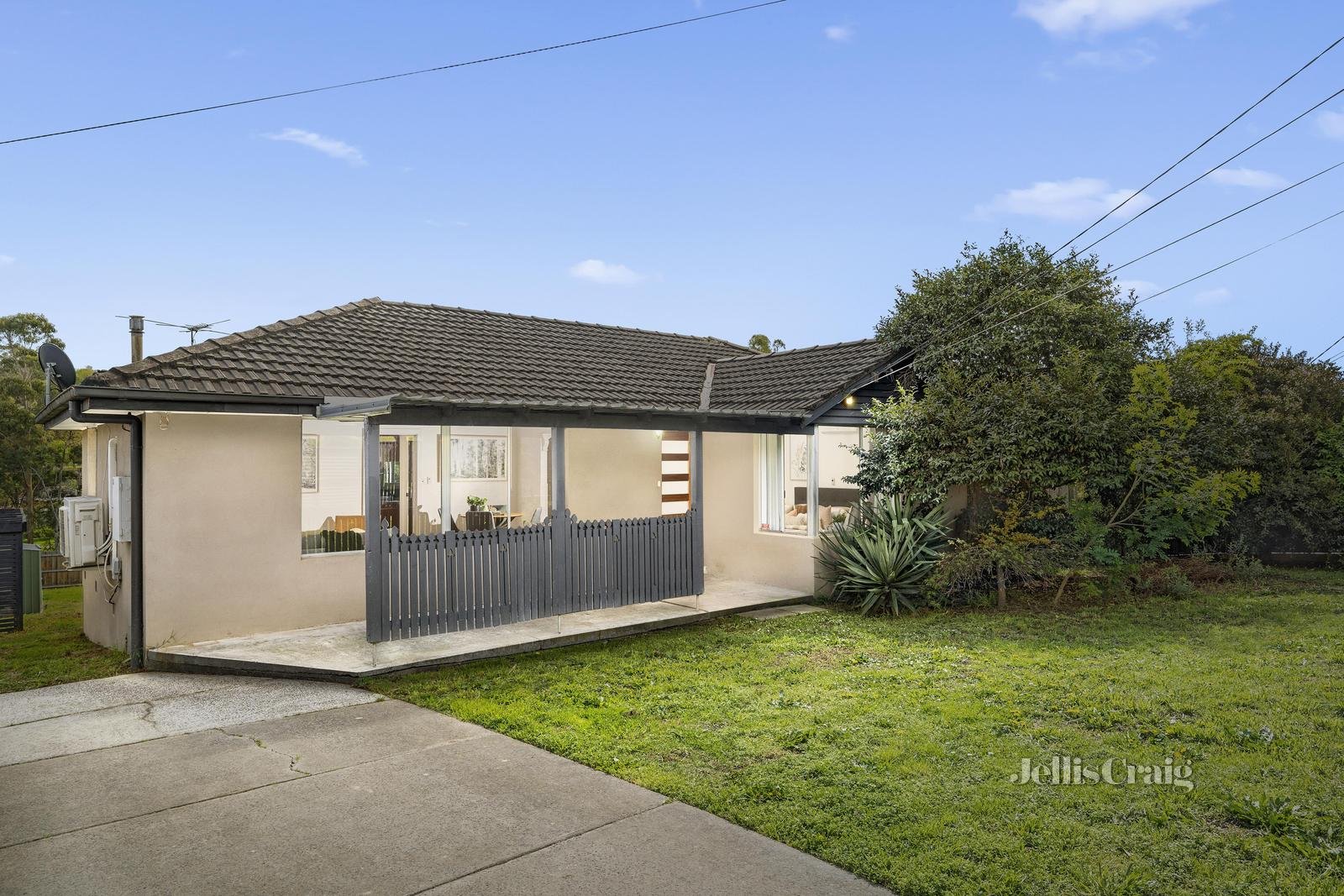 35 Greenslopes Drive, Mooroolbark image 1