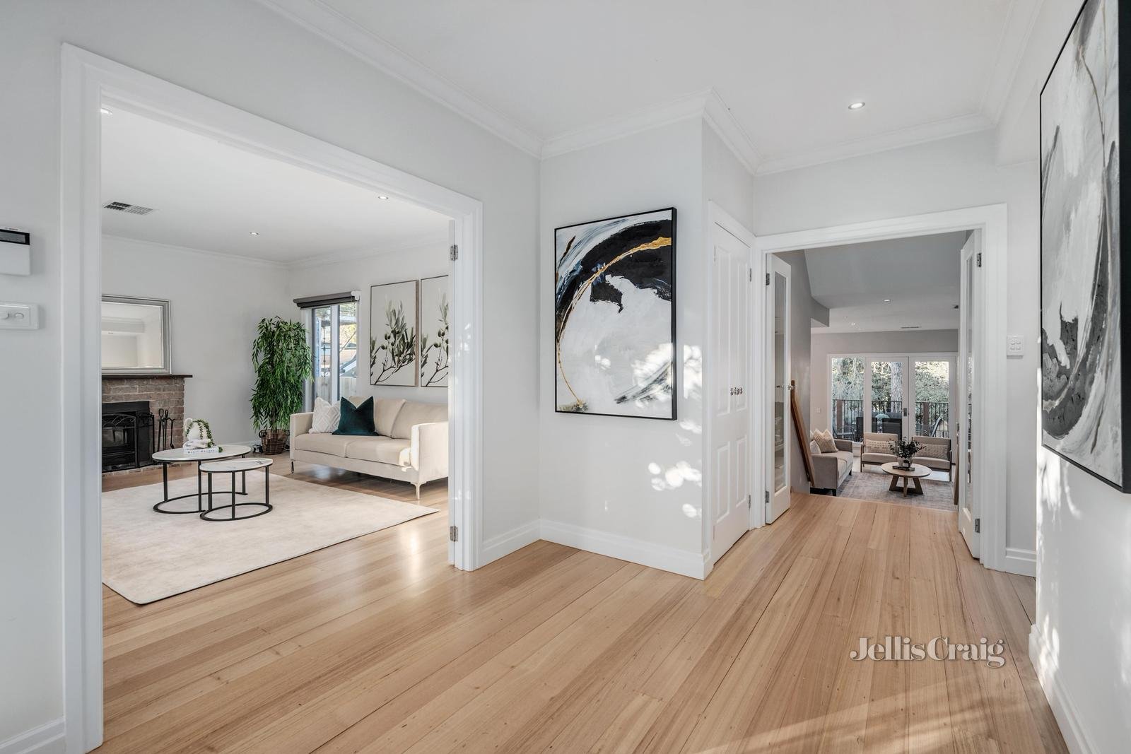 35 Halls Parade, Mitcham image 3