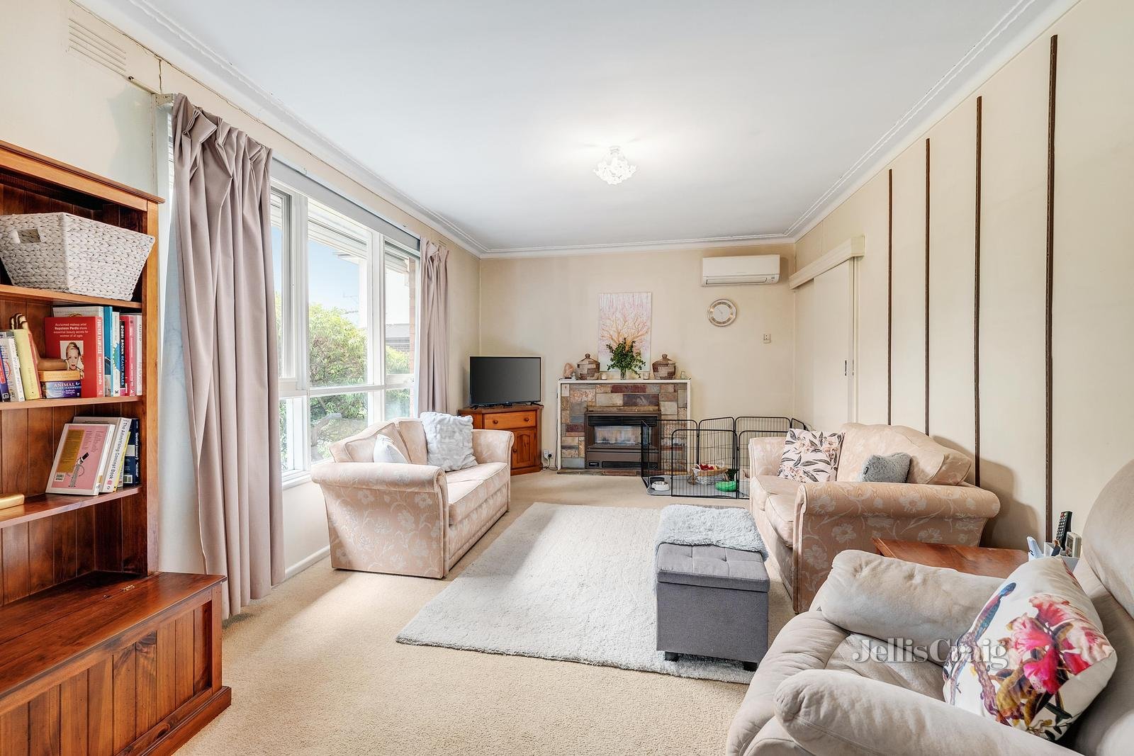 35 Hedge End Road, Mitcham image 3