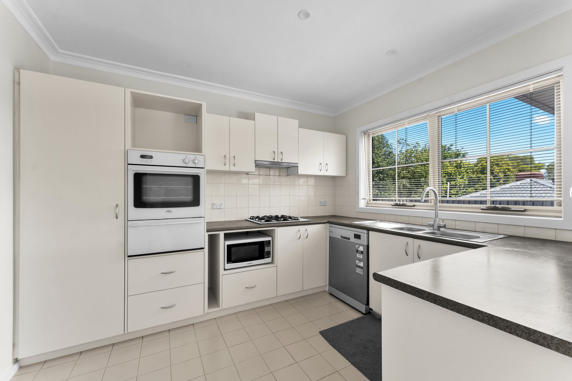 35 Kierens Way, Chadstone image 2