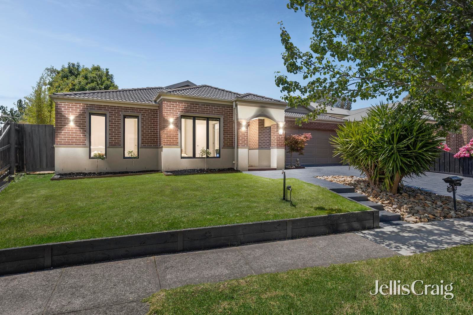 35 Larbert Road, Mooroolbark image 1