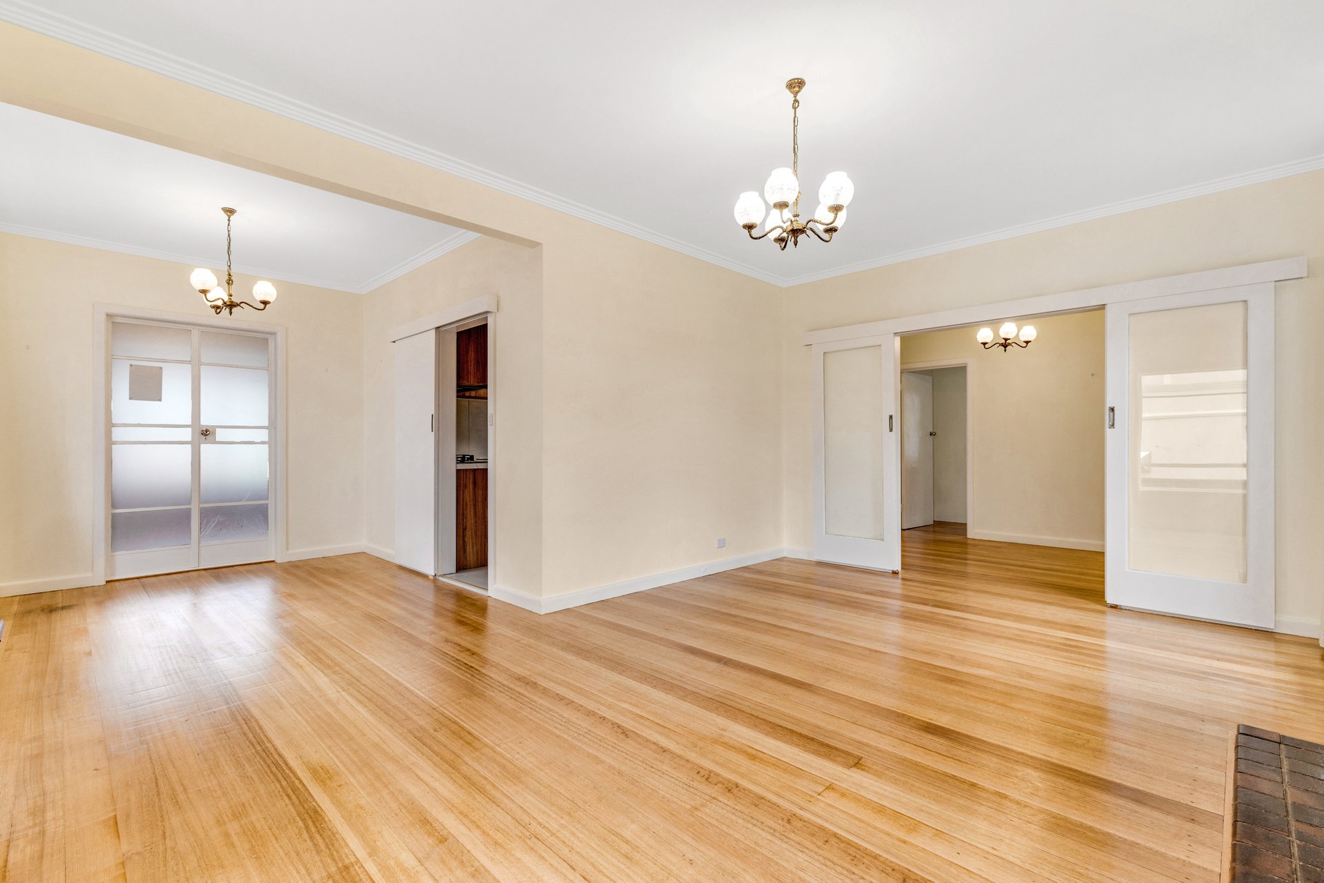 35 Larch Crescent, Mount Waverley image 2