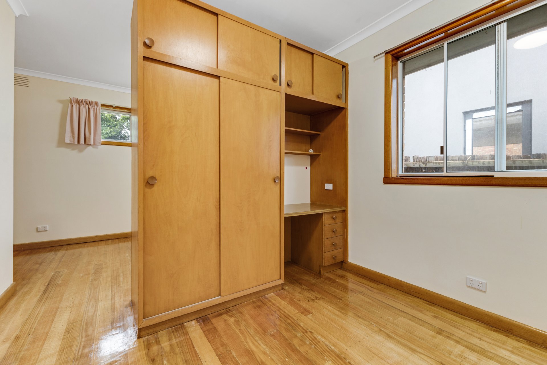 35 Larch Crescent, Mount Waverley image 5