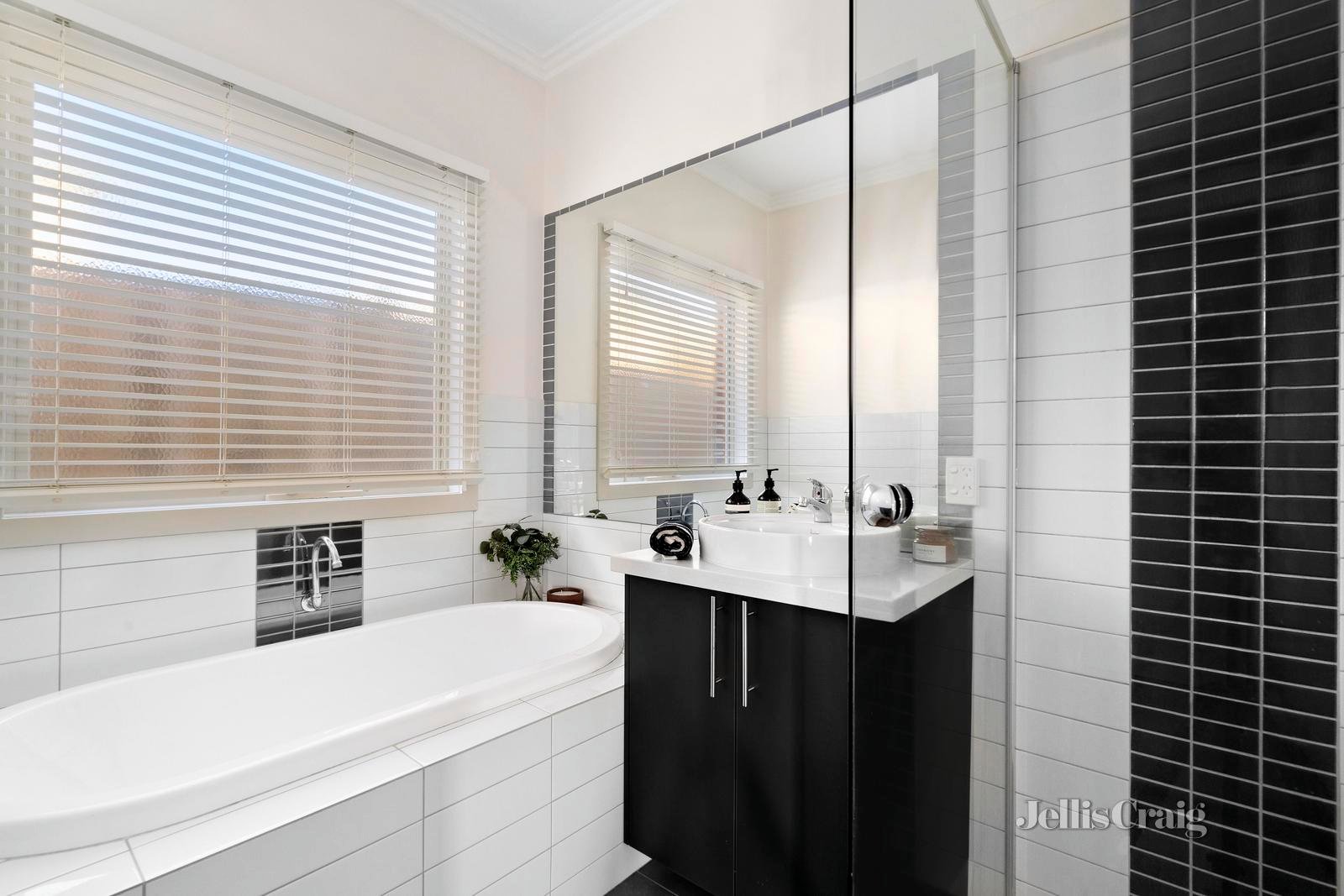 3/5 Leicester Street, Balwyn North image 11