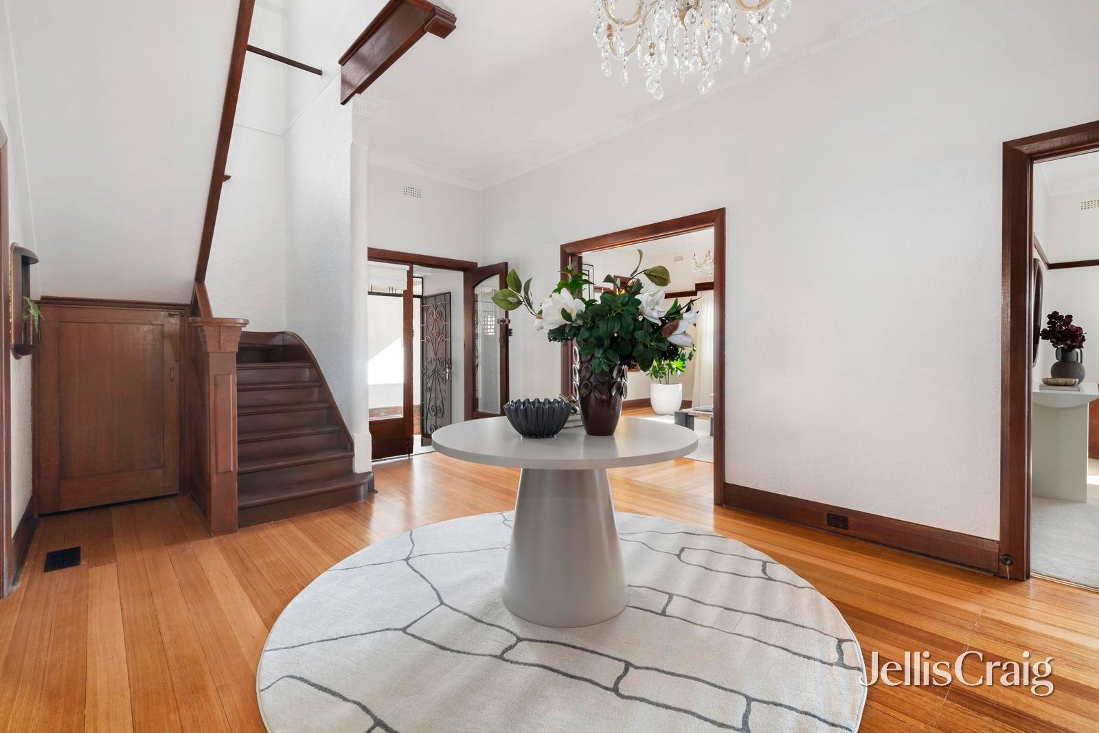 35 Leslie Road, Essendon image 2