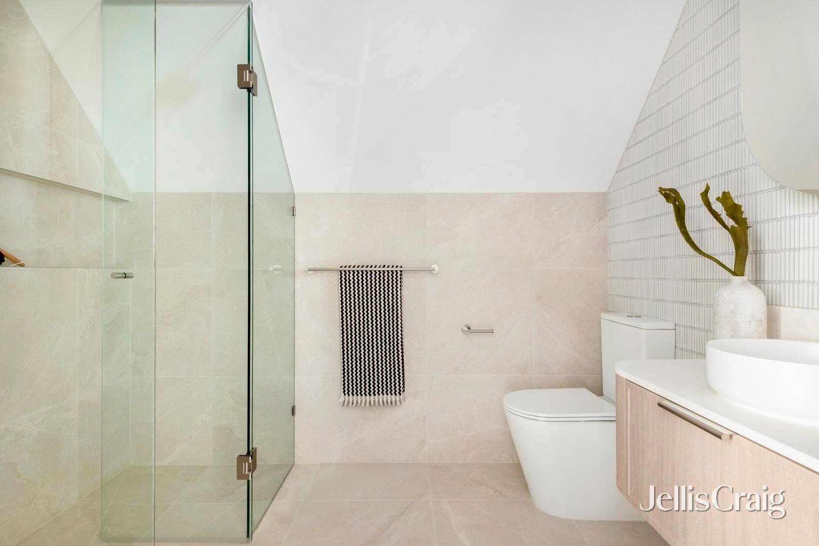 35 Leslie Road, Essendon image 15
