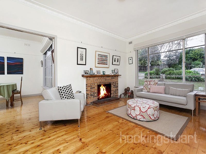 35 Loraine Avenue, Box Hill North image 2