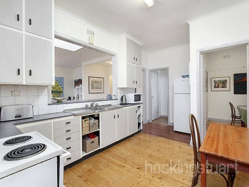 35 Loraine Avenue, Box Hill North image 4