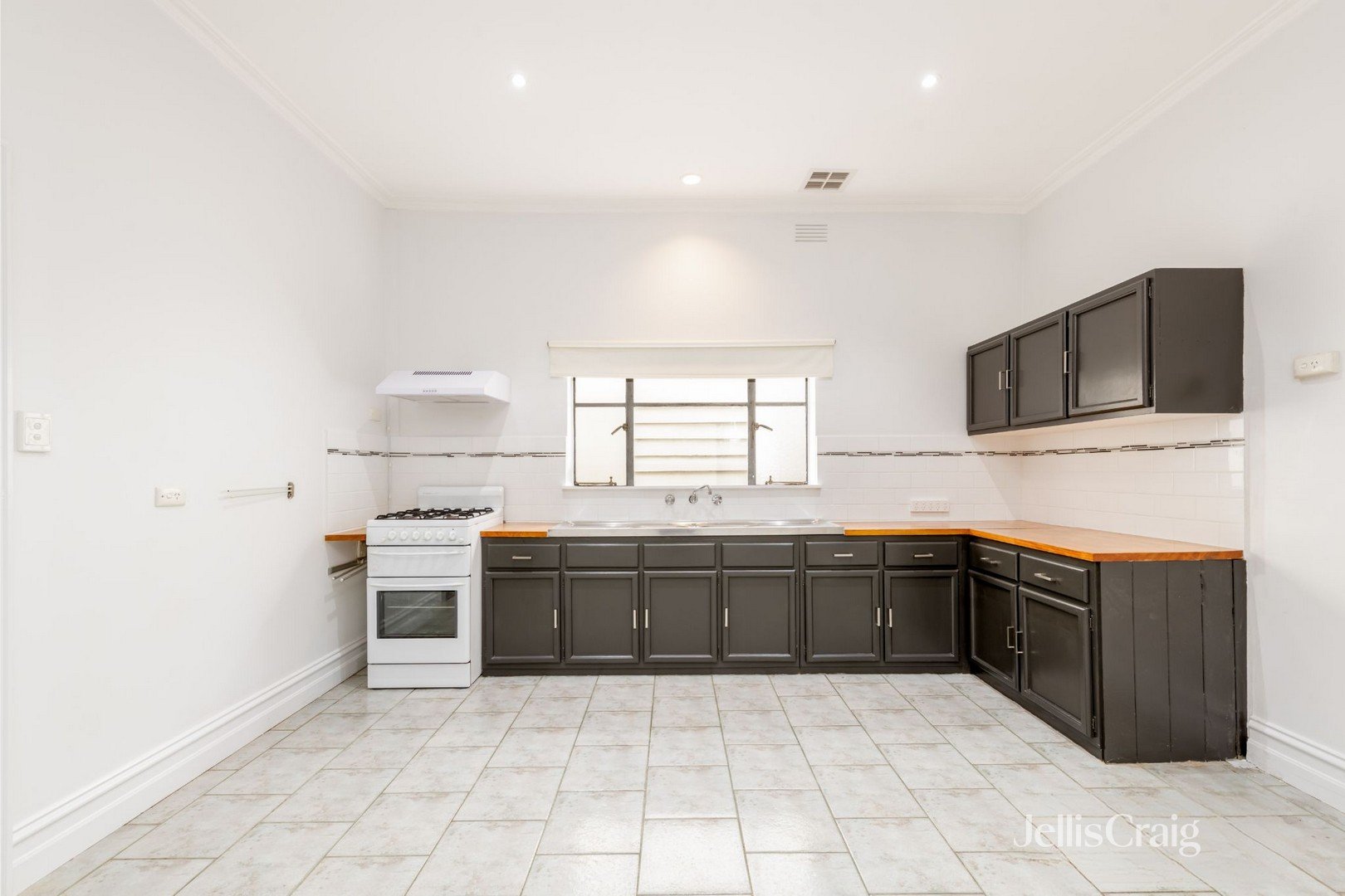 35 Luscombe Street, Brunswick image 2