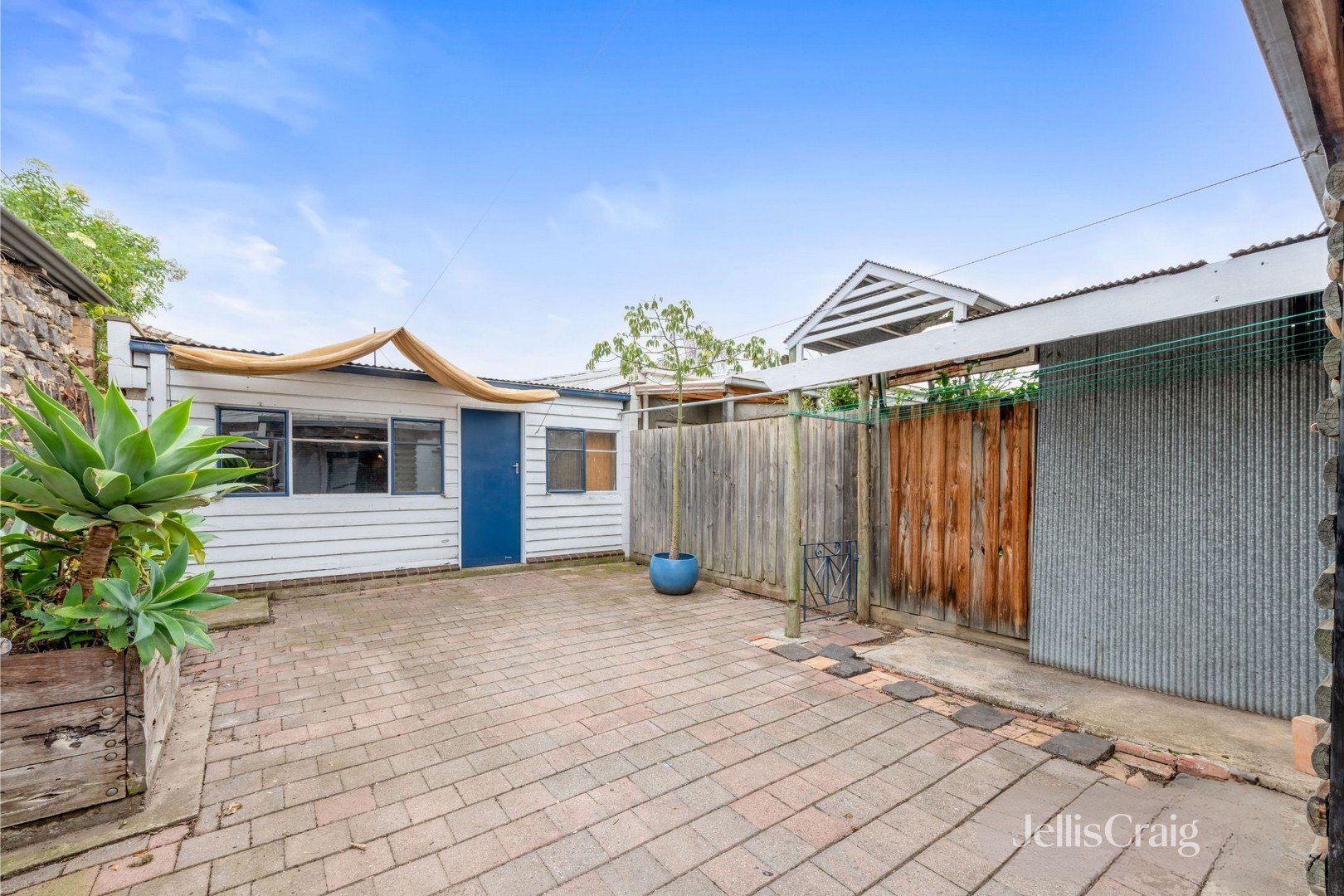 35 Luscombe Street, Brunswick image 6