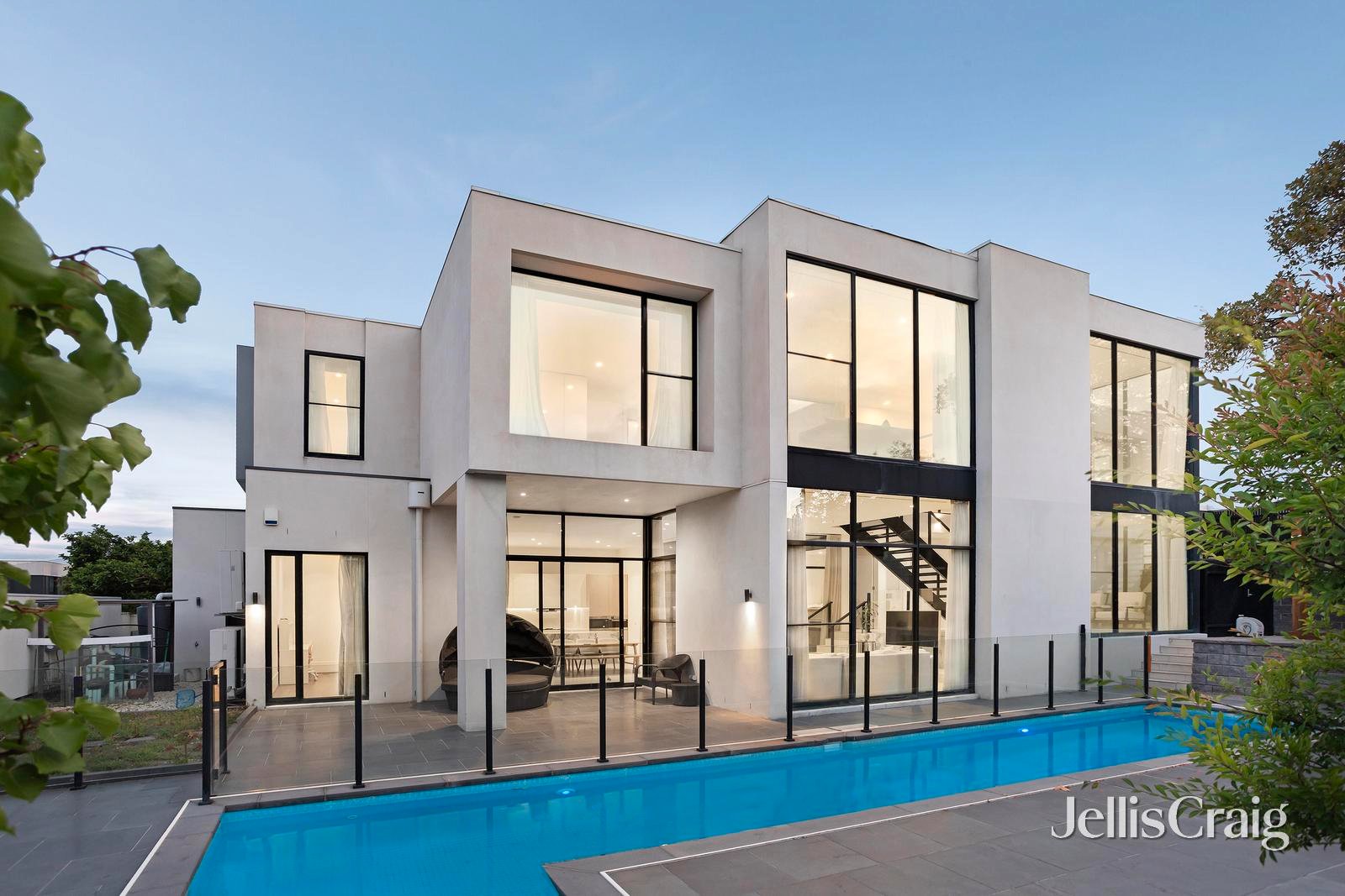 35 Main Drive, Kew image 2