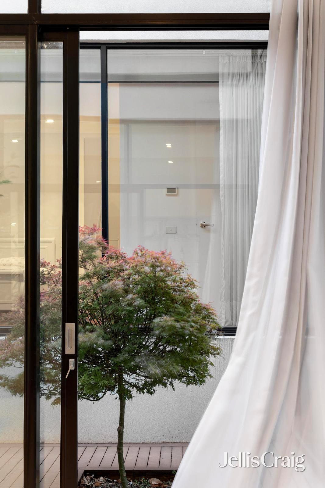 35 Main Drive, Kew image 12