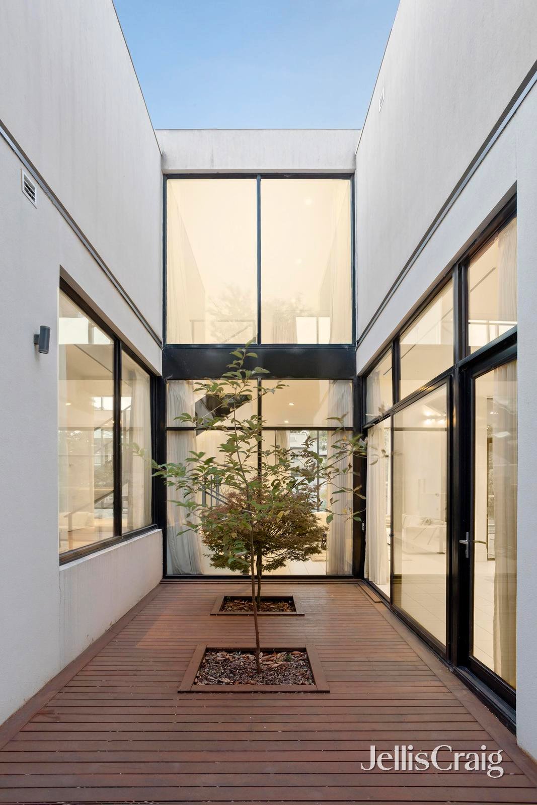 35 Main Drive, Kew image 13