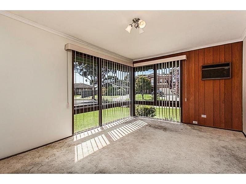 35 McIntyre Drive, Altona image 2