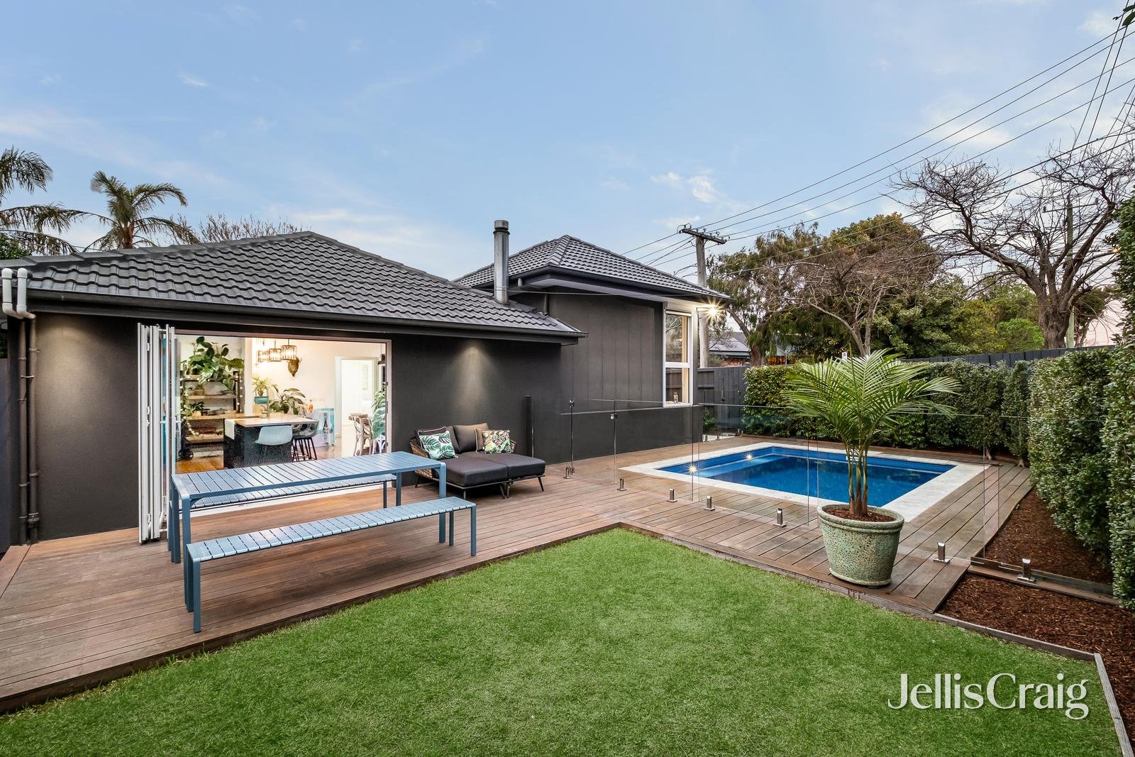 35 McSwain Street, Parkdale image 1