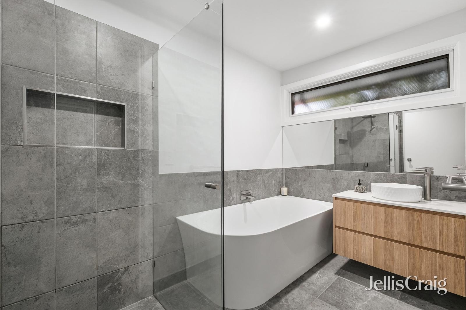 35 McSwain Street, Parkdale image 10