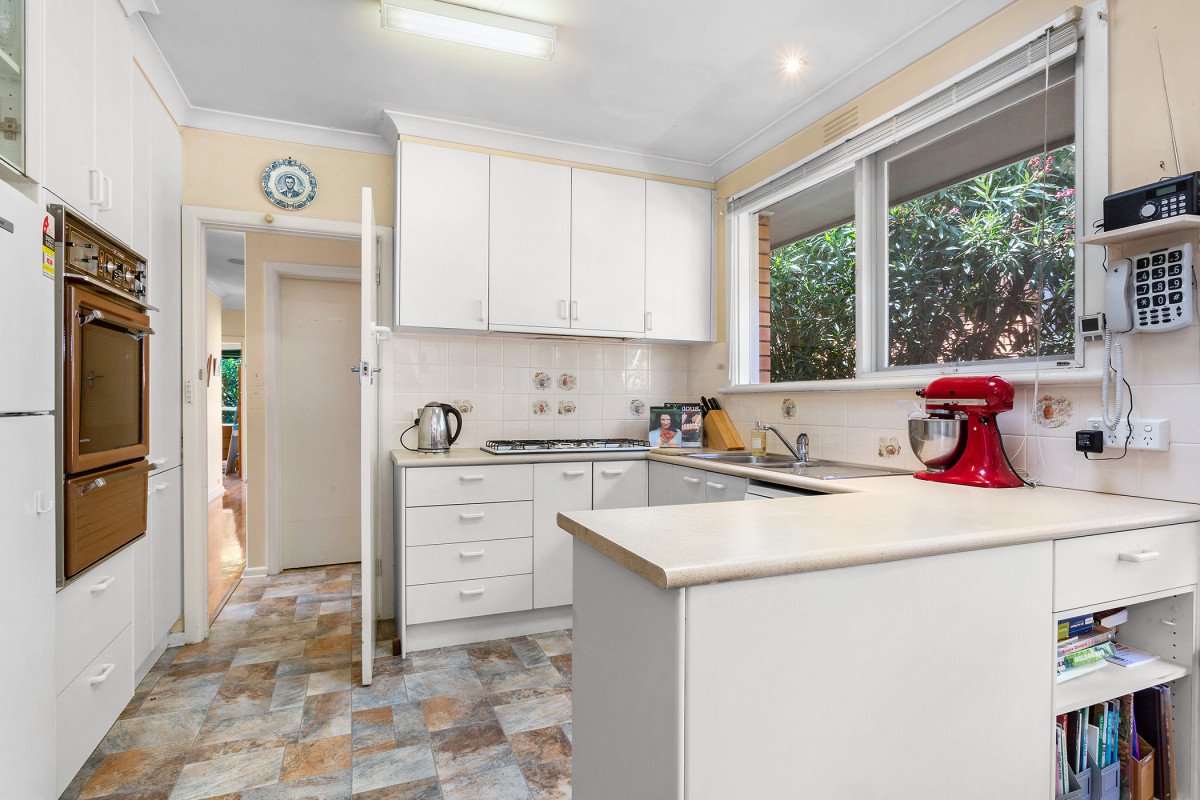 35 Minerva Avenue, Balwyn North image 6