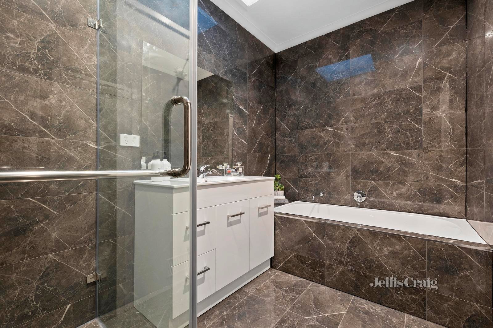 3/5 Murphy Street, Brighton image 11