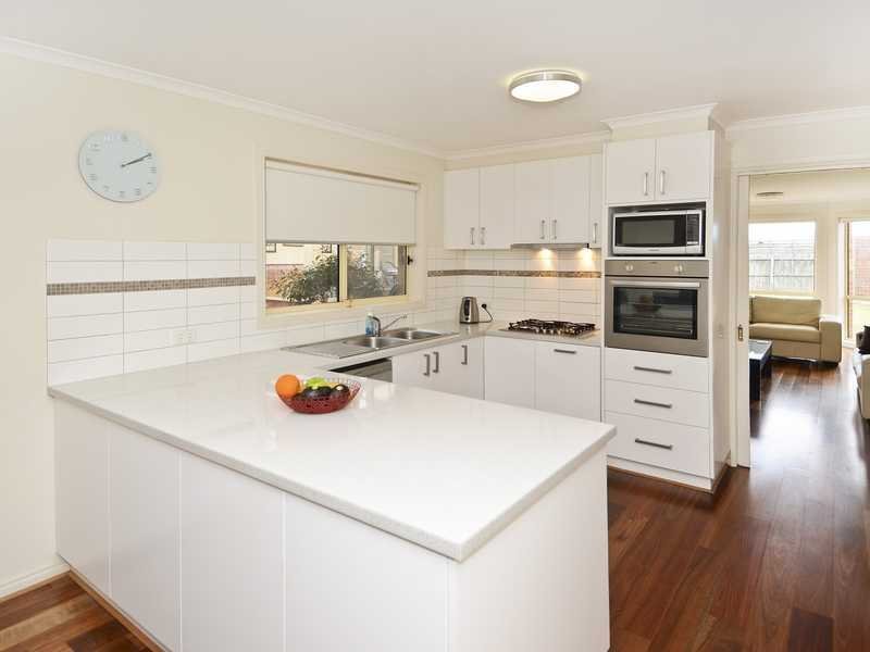 35 Paramount Crescent, St Albans Park image 2