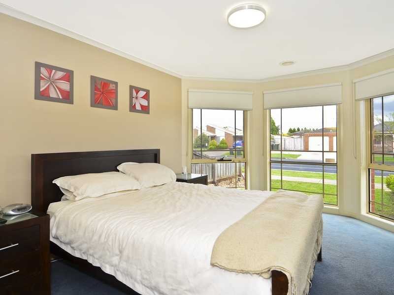 35 Paramount Crescent, St Albans Park image 5