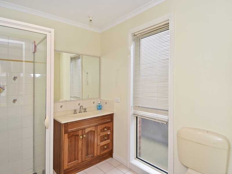 35 Paramount Crescent, St Albans Park image 6