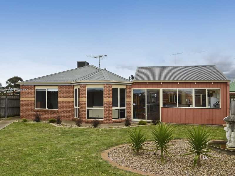 35 Paramount Crescent, St Albans Park image 9